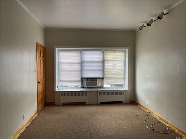 Foto del edificio - 214-21 Hillside Ave.