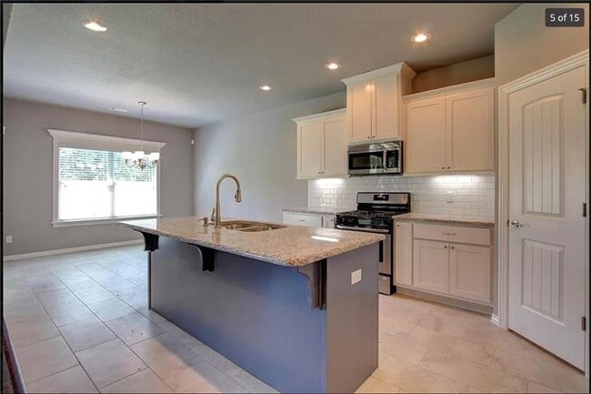 Building Photo - 2901 SW Briar Creek Ave