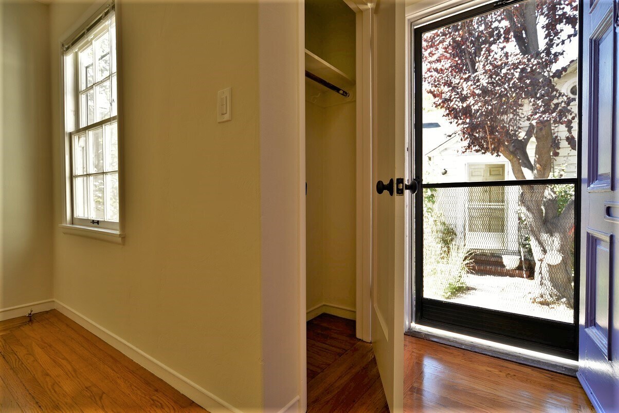 Primary Photo - 124 Moss Ave