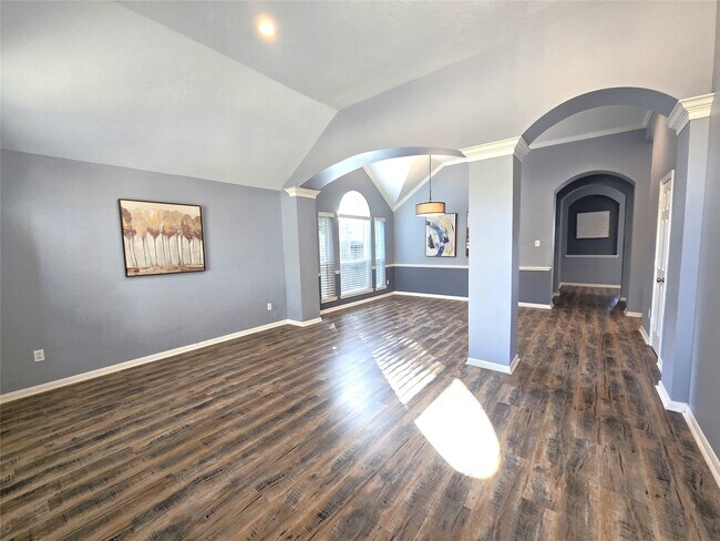 Foto del edificio - 2614 Parkbriar Ln