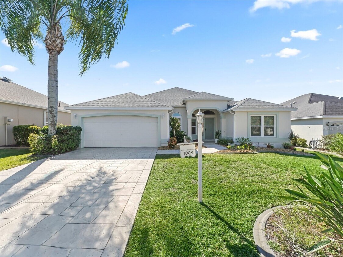 Foto principal - 3008 Rugby Way