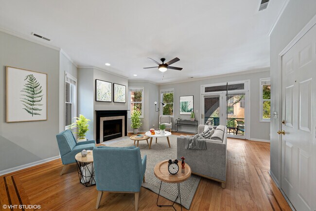 Living Room - 4104 N Kenmore Ave