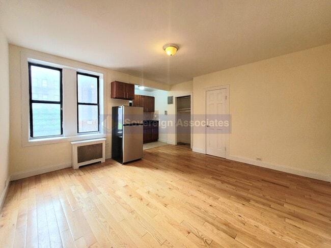 Building Photo - 585 W 204th St