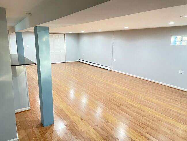 Building Photo - 4516 Park Ave