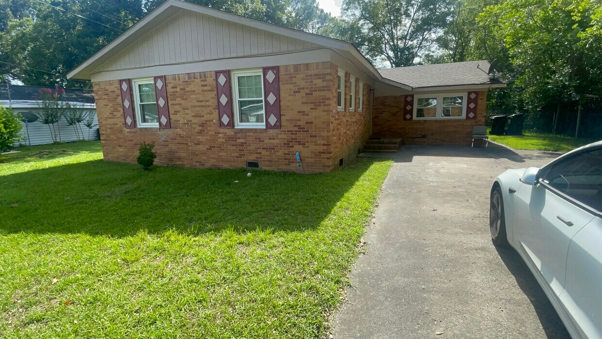Primary Photo - 103 Henry St