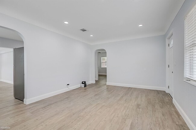 Building Photo - 2 br, 1 bath House - 3495 17th Avenue South