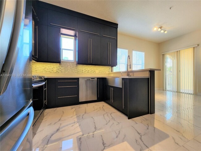 Building Photo - 4405 SW 160th Ave