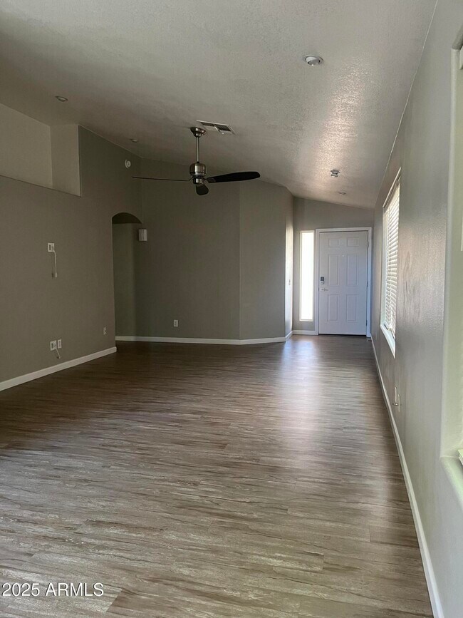 Foto del edificio - 4144 E Coolbrook Ave