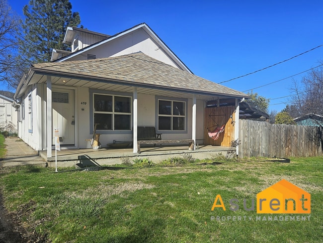 Building Photo - Charming 2-bedroom 1-bathroom home with a bonus room