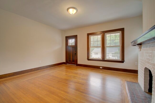 Building Photo - 1026 Altavia Ave
