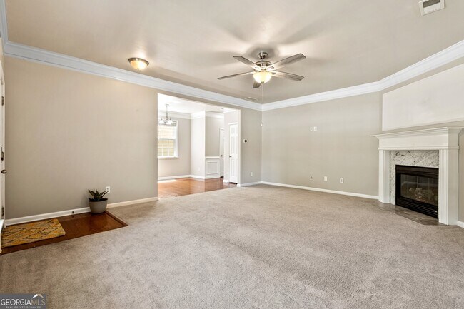 Foto del edificio - 606 Lofty Ln