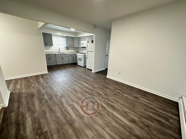 Building Photo - 1605 Mahan Ave