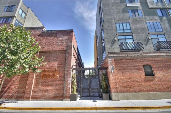 Building Photo - 88 Bush St