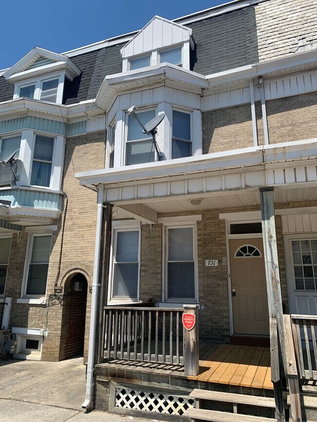 Foto del edificio - 5 Bedroom 2 Bath House, Parking, Yard- Yor...
