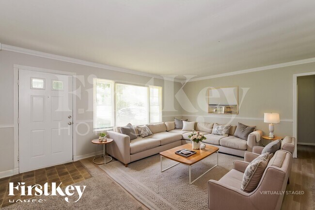 Building Photo - 11319 Bennington Ave