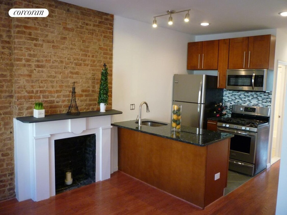 Primary Photo - 625 Walton Ave