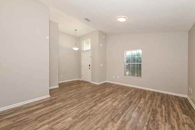 Building Photo - 2549 Fox Hill Ln