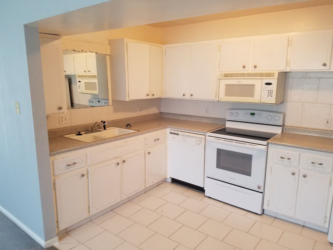 813 N Lincoln St Unit 4, Creston, IA 50801 Apartments in Creston, IA