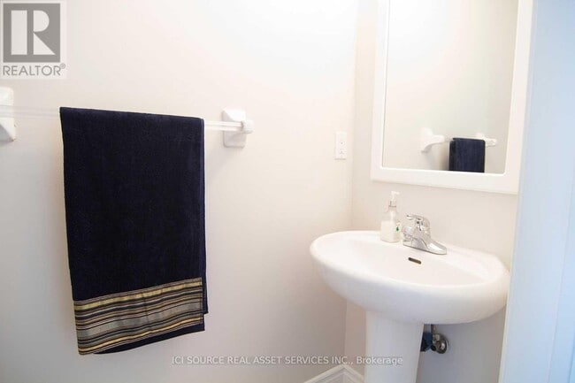 Building Photo - 5279 Springbok Crescent
