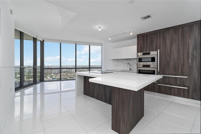 Foto del edificio - 851 NE 1st Ave