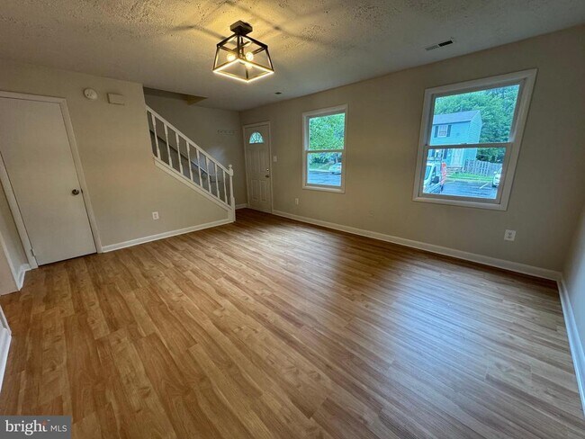 Building Photo - 5140 Redbud Rd