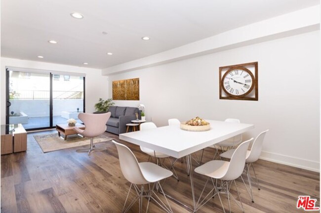 Foto del edificio - 807 N Hudson Ave