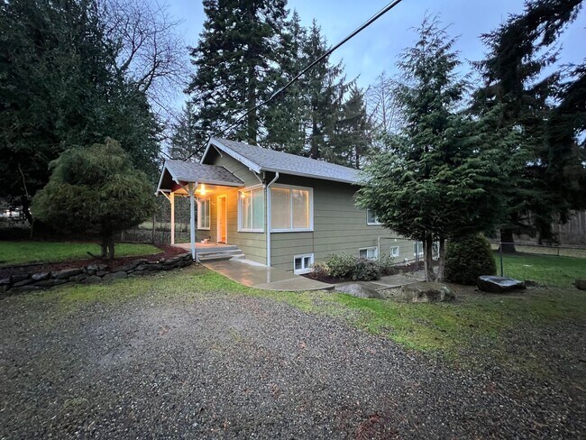 Foto del edificio - Spacious Two-Story Home on Private Land in the Desirable Issaquah School District