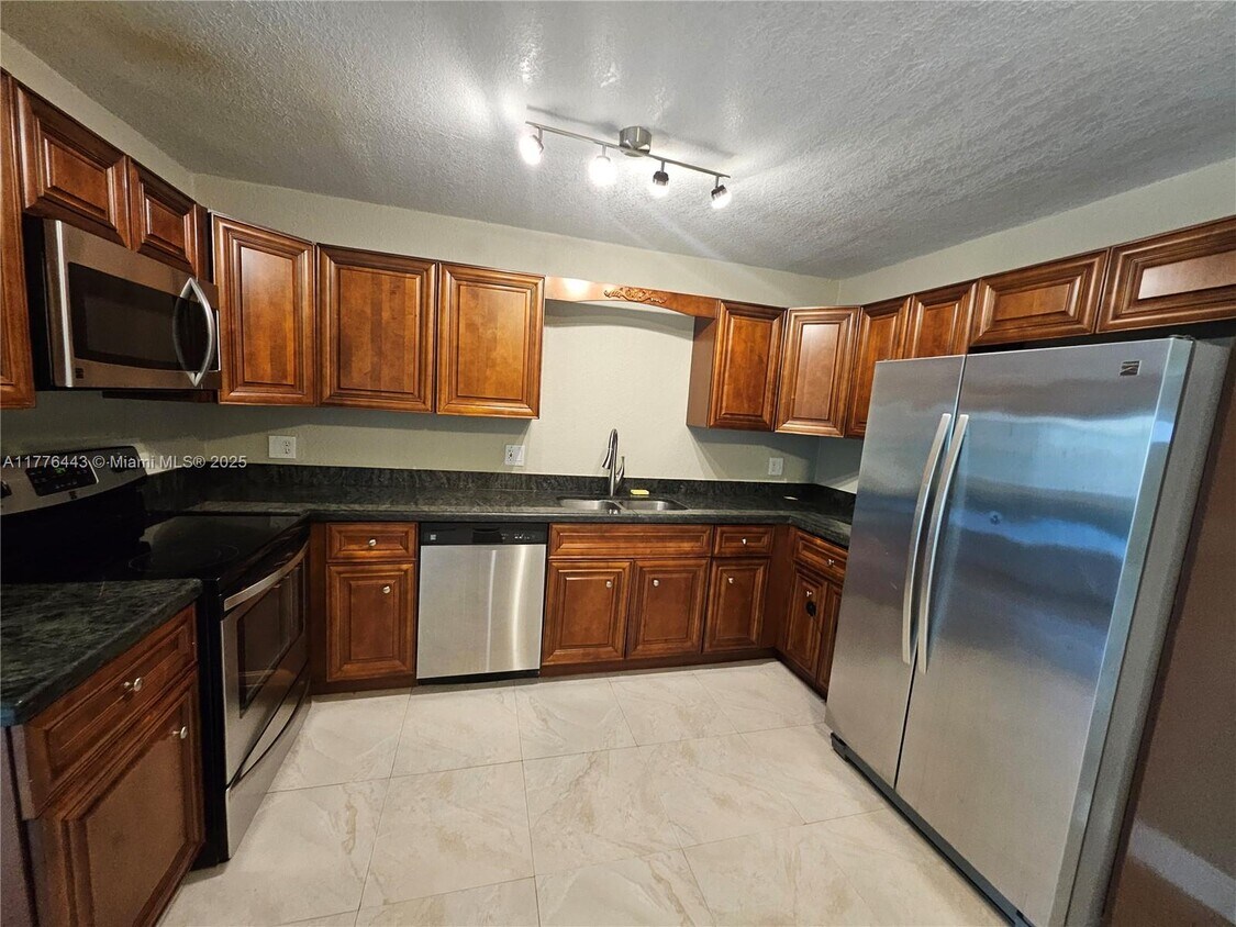 Primary Photo - 279 SW 8th St