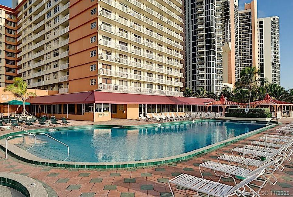 Foto principal - 19201 Collins Ave