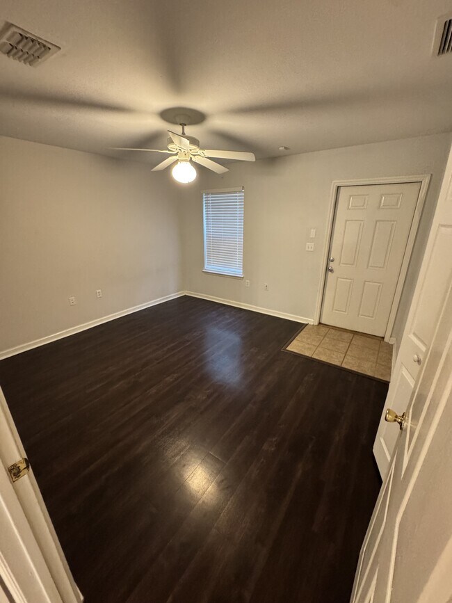 Foto del edificio - 2738 W Tharpe St