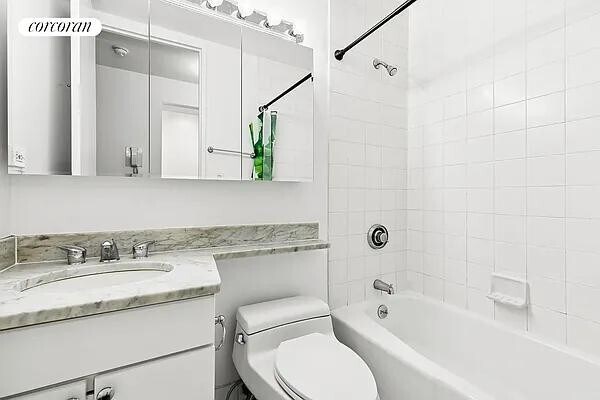 Foto del edificio - 350 W 50th St