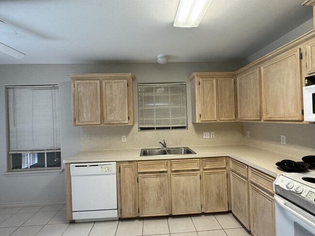 Foto del edificio - 6337 Penny Ln