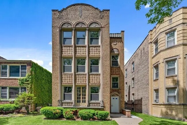 Building Photo - 8036 S Paxton Ave