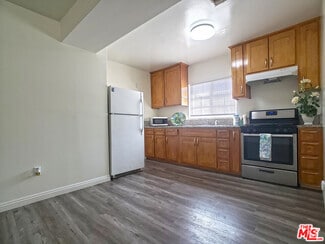 Building Photo - 356 S St Andrews Pl