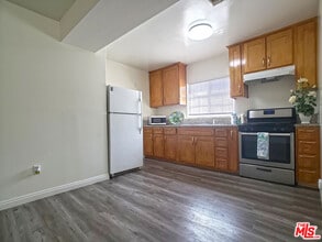 Building Photo - 356 S St Andrews Pl