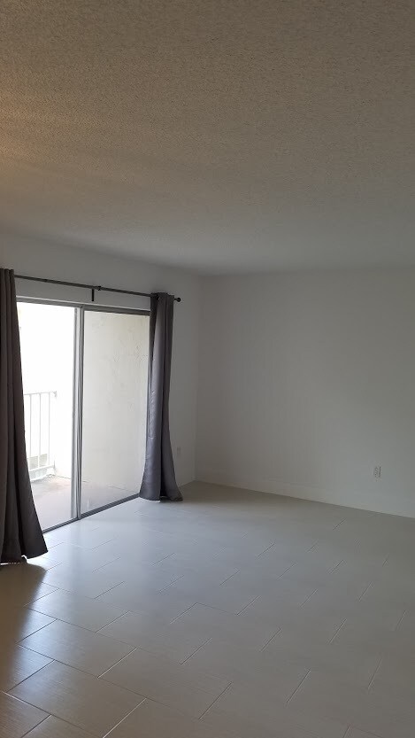 Foto del edificio - 7747 SW 86th St