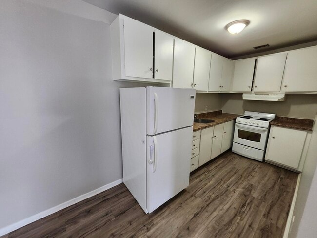 Building Photo - 14 Reading Crescent