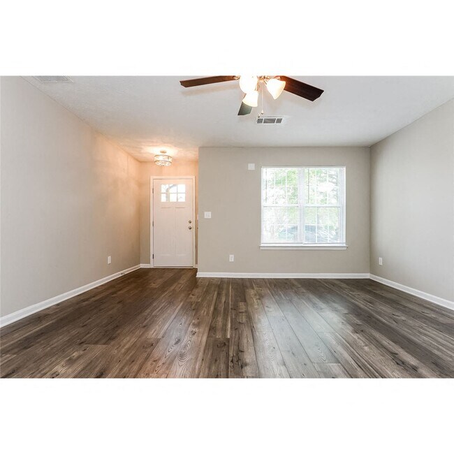 Foto del edificio - 4247 Chestnut Lake Ave