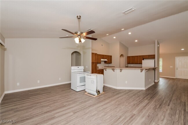 Building Photo - 1876 N San Mateo Dr