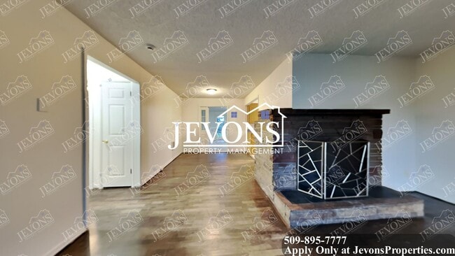 Building Photo - Enjoy the new appliances in this lovely single-family home located in the heart of Tacoma