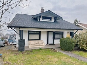 Building Photo - 1019 High St