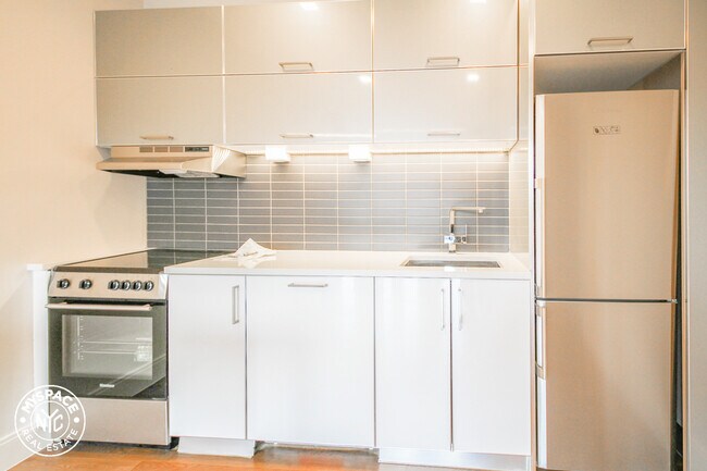 Foto del edificio - 259 Evergreen Ave