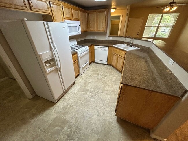 Building Photo - 2 BEDROOM CONDO IN SOUTHWEST LAS VEGAS CONDO