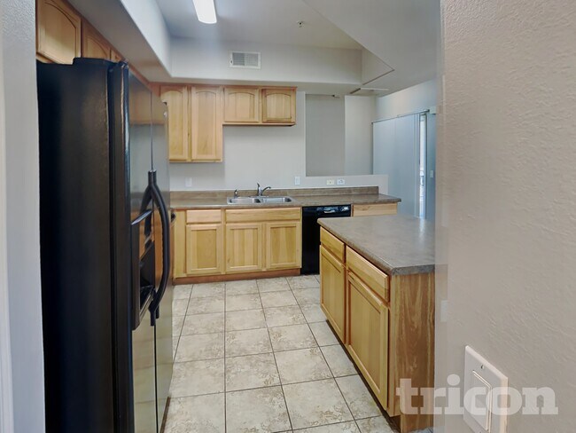 Foto del edificio - 16825 N 14th St