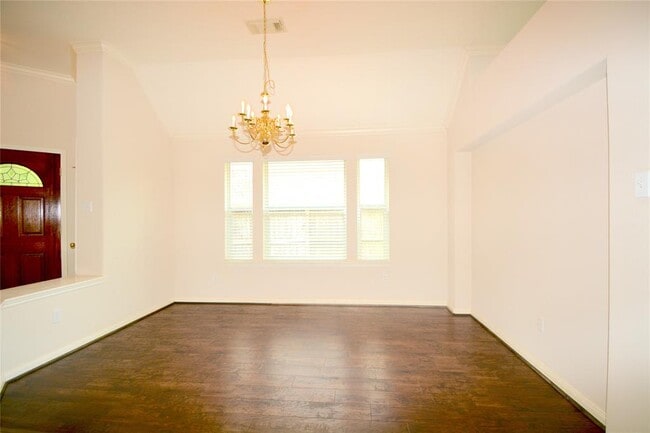 Building Photo - 5911 Mettler Ln