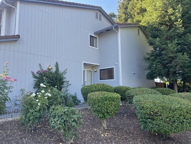 Building Photo - "Charming 3-Bedroom Townhouse with Spacious 1,725 Sq Ft Layout in Martinez, CA – Your Perfect Hom...