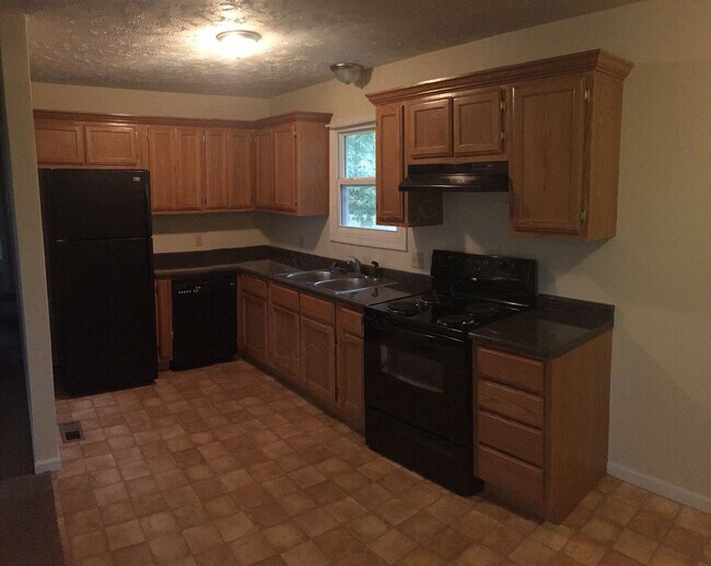 Building Photo - 3 Bed, 1 Bath, 1 Car Garage House for Rent...