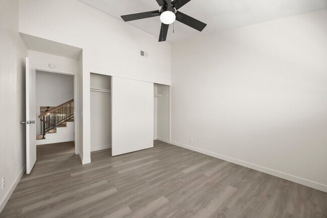 Building Photo - Spacious 2 Bedroom 2 Bathroom 3 Story Cond...