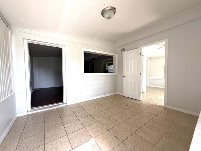 Building Photo - Charming 3-Bedroom, 2-Bath Duplex for Rent...