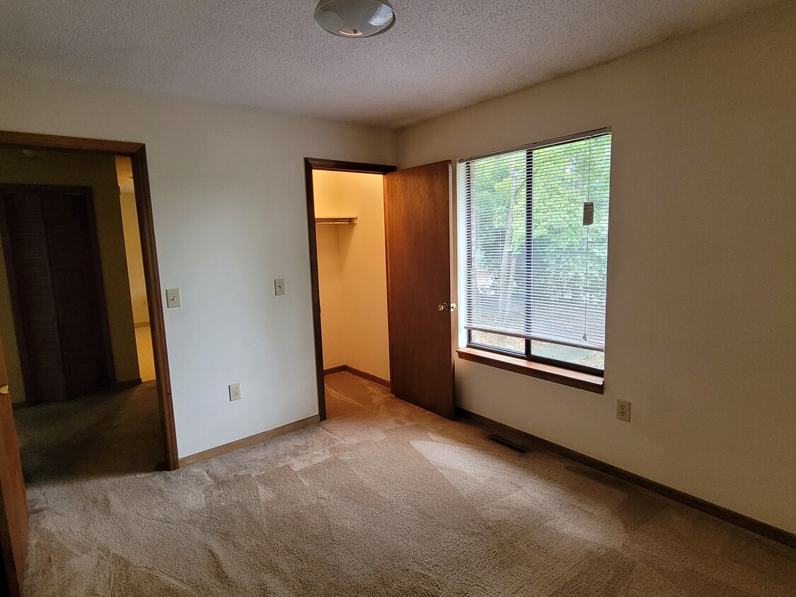 Bedroom - 1622 Davis Creek Rd